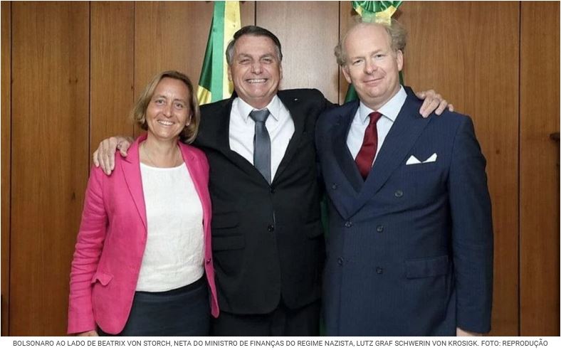 Bolsonaro ao lado de Beatrix Von Storch, neta do ministro de Finanças do regime nazista, Lutz Graf Schwerin von Krosigk. Foto: Reprodução